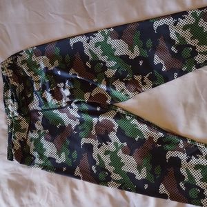 S2 sport Capri length medium camouflage work out leggings